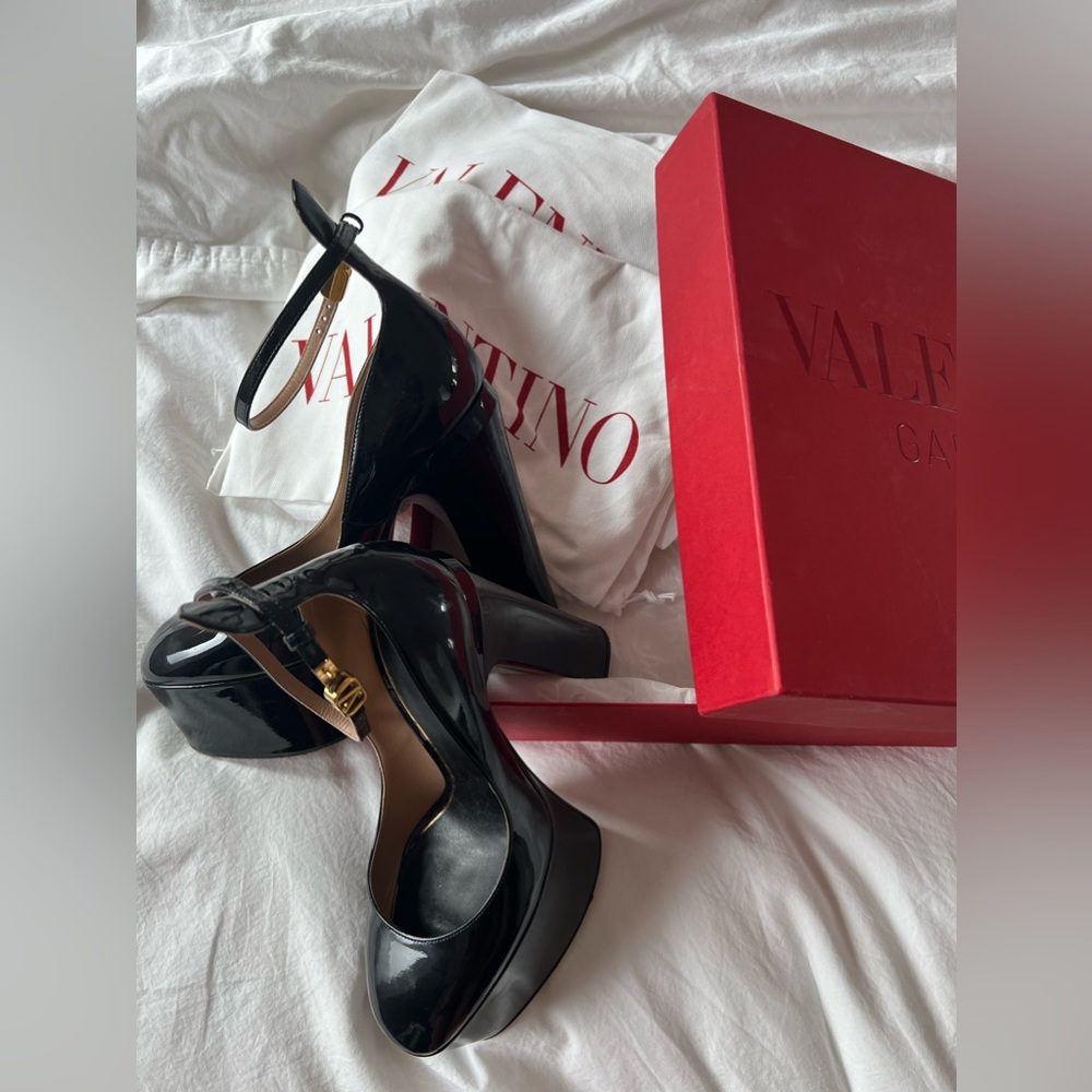Valentino Garavani Platform Heels Black Size 9